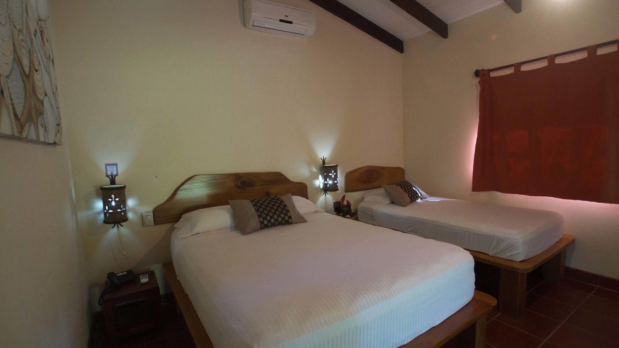 Mamma E Papa Aparthotel Ojochal Exteriör bild